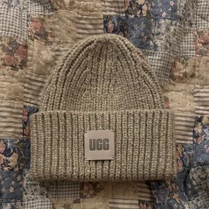 UGG women’s grey Ribbed Beanie
